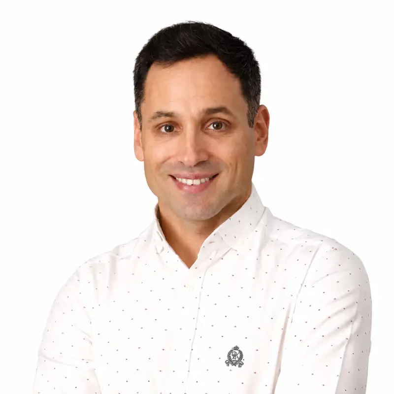 Alberto Barrera García - Licenciado en Geología y posgraduado en Hidrogeología. Profesor de Secundaria de Biología y Geología y socio fundador de Groundwater AI